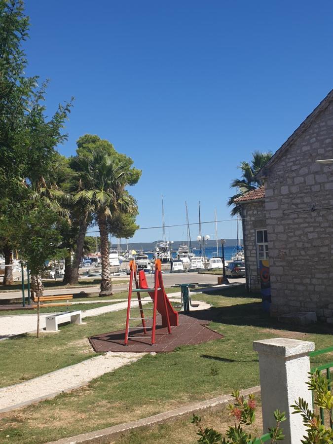 Apartments Martinovic By The Sea Kukljica Εξωτερικό φωτογραφία