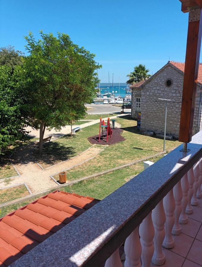 Apartments Martinovic By The Sea Kukljica Εξωτερικό φωτογραφία