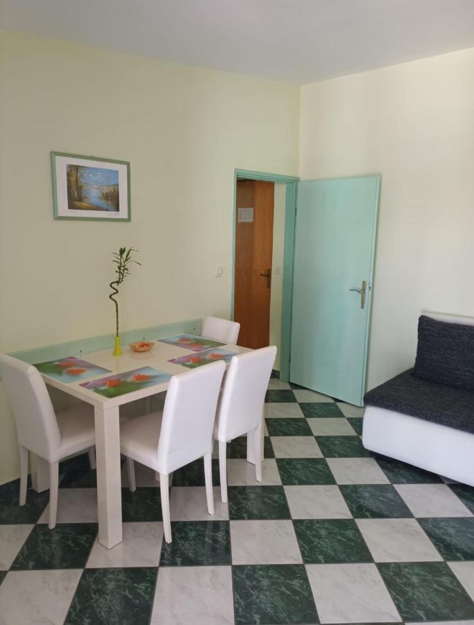 Apartments Martinovic By The Sea Kukljica Εξωτερικό φωτογραφία