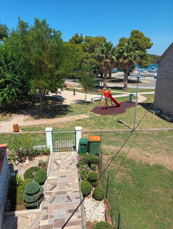Apartments Martinovic By The Sea Kukljica Εξωτερικό φωτογραφία