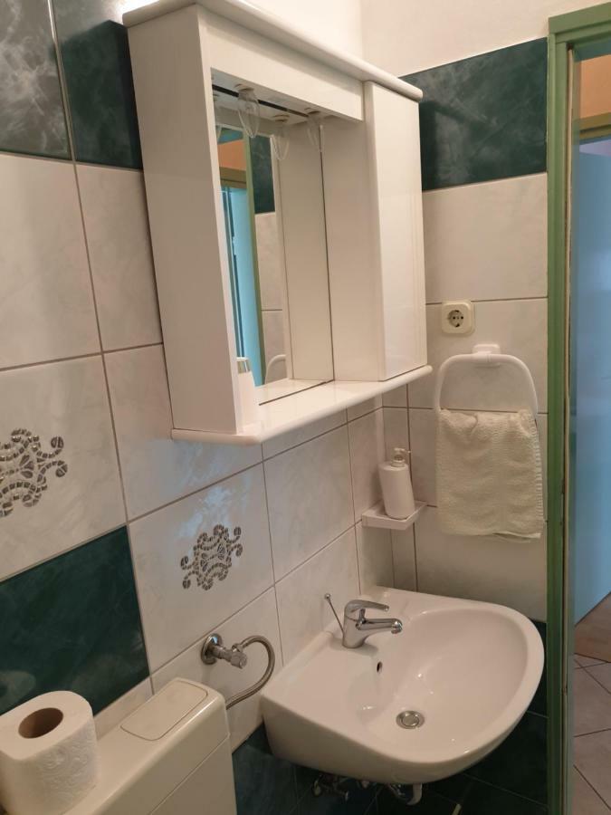 Apartments Martinovic By The Sea Kukljica Εξωτερικό φωτογραφία