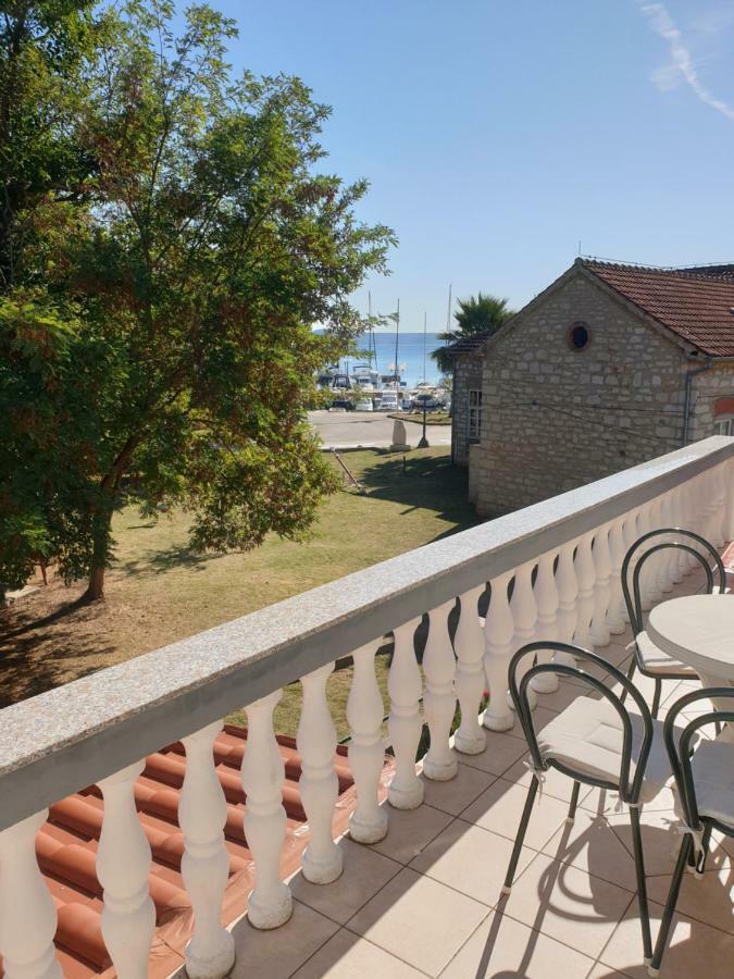 Apartments Martinovic By The Sea Kukljica Εξωτερικό φωτογραφία