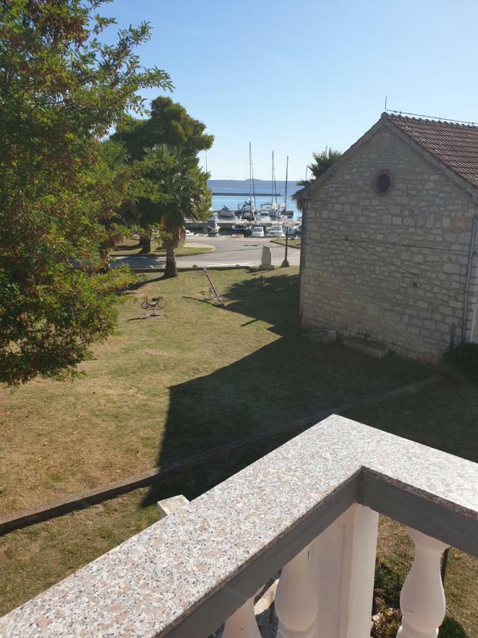 Apartments Martinovic By The Sea Kukljica Εξωτερικό φωτογραφία